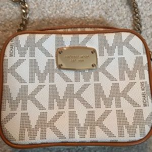 🛑 SOLD 🛑Michael Kors Cross Body